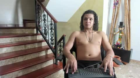 independent model online show from 11-10-25, 10:53