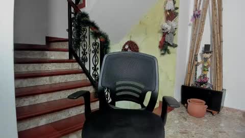 Snapshot of belamiramil chatting on 12-18-25, 05:46 independent model online show from 12-18-25, 05:46