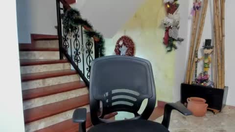 Snapshot of belamiramil chatting on 12-19-25, 04:30 independent model online show from 12-19-25, 04:30