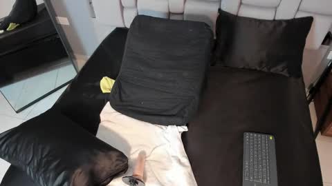 Snapshot of belanny_ chatting on 12-14-25, 03:56 Bella online show from 12-14-25, 03:56