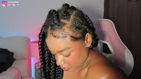 Snapshot of belkis_mills chatting on 07-10-26, 03:03 Belkis online show from 07-10-26, 03:03