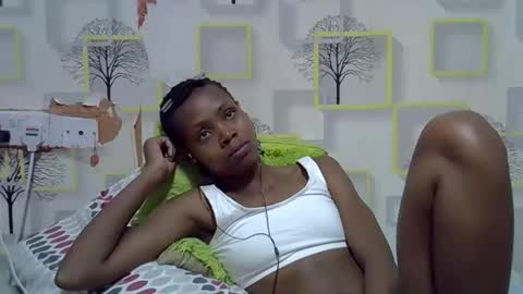 Bella online show from 10-22-25, 04:02