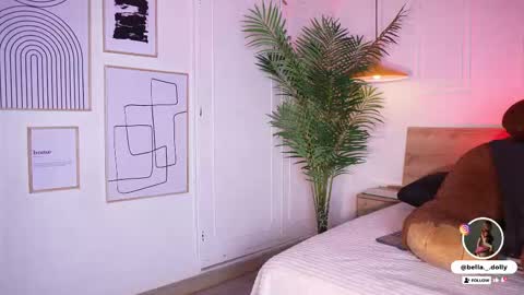 Snapshot of bella__donne chatting on 02-20-26, 11:43 online show from 02-20-26, 11:43