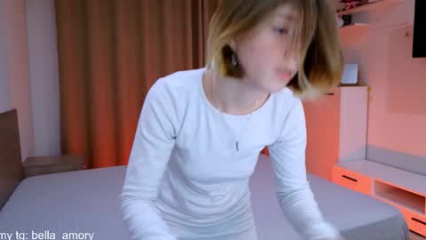 Snapshot of bella_amoury chatting on 12-02-25, 07:53 Bella online show from 12-02-25, 07:53