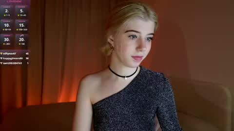 Snapshot of bella_amoury chatting on 05-12-26, 07:22 Bella online show from 05-12-26, 07:22