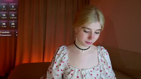 Snapshot of bella_amoury chatting on 05-14-26, 06:37 Bella online show from 05-14-26, 06:37