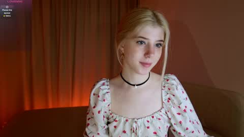 Snapshot of bella_amoury chatting on 05-15-26, 12:01 Bella online show from 05-15-26, 12:01