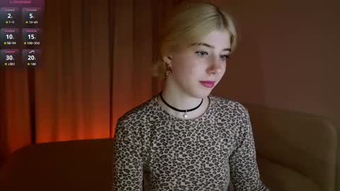 Snapshot of bella_amoury chatting on 05-18-26, 01:17 Bella online show from 05-18-26, 01:17