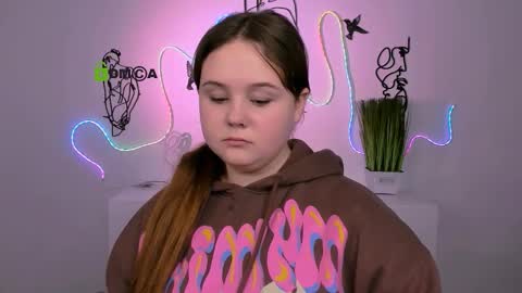 Snapshot of bella_blade chatting on 12-15-25, 06:17 bella_blade online show from 12-15-25, 06:17