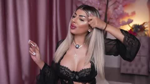 Snapshot of bella_blonda chatting on 05-06-26, 09:31 Emma Bella online show from 05-06-26, 09:31