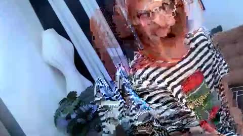 Snapshot of bella_ciaox chatting on 05-23-26, 01:22 Bella Barbie online show from 05-23-26, 01:22