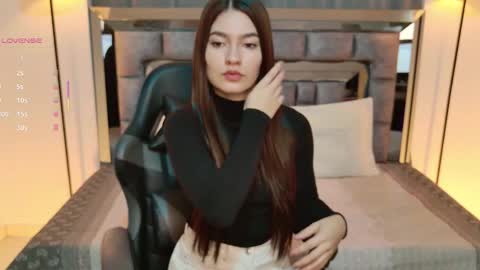 Snapshot of bella_clark2 chatting on 01-15-26, 02:32 Bella online show from 01-15-26, 02:32