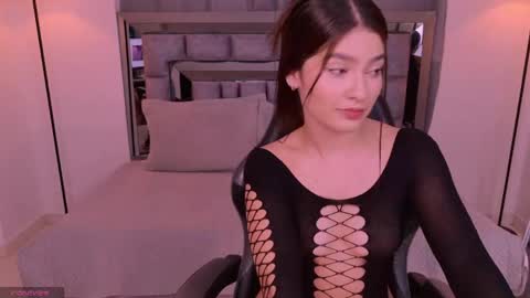 Snapshot of bella_clark2 chatting on 05-14-26, 08:37 Bella online show from 05-14-26, 08:37