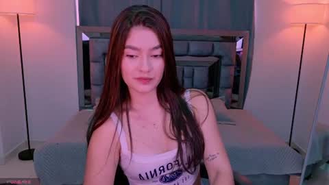 Snapshot of bella_clark2 chatting on 07-16-26, 01:06 Bella online show from 07-16-26, 01:06