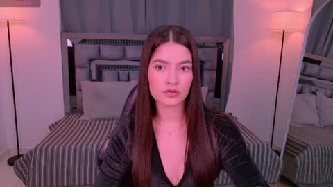 Snapshot of bella_clark2 chatting on 07-19-26, 11:30 Bella online show from 07-19-26, 11:30
