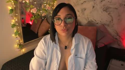 Snapshot of bella_desi chatting on 05-26-26, 01:18 Dessi online show from 05-26-26, 01:18