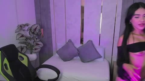 Snapshot of bella_dork chatting on 05-15-26, 03:24 B E L L A online show from 05-15-26, 03:24