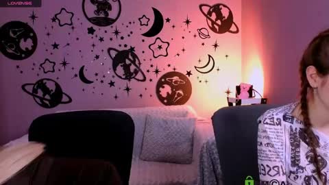 Snapshot of bella_dorn chatting on 06-06-26, 09:25 Bella online show from 06-06-26, 09:25