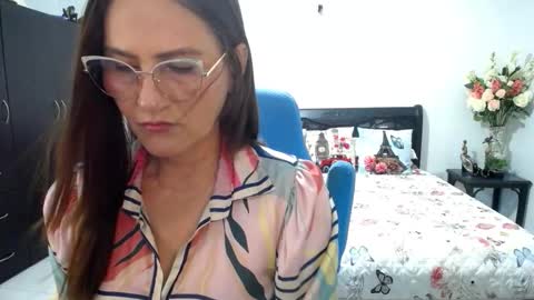 Snapshot of bella_ghisell chatting on 12-15-25, 11:31 Bella online show from 12-15-25, 11:31