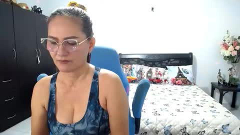 Snapshot of bella_ghisell chatting on 01-09-26, 12:24 Bella online show from 01-09-26, 12:24