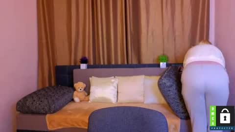 Bella online show from 04-24-26, 11:23