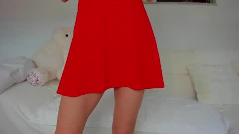 Snapshot of bella_hot77 chatting on 06-20-26, 11:35 Anna online show from 06-20-26, 11:35