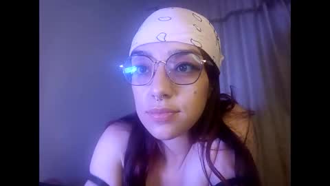 Snapshot of bella_mc chatting on 11-25-25, 09:15 bella_mc online show from 11-25-25, 09:15