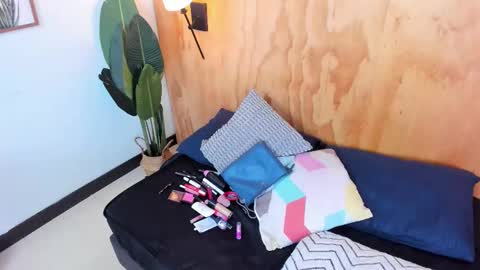 Bella Riviera online show from 11-25-25, 05:13