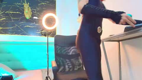     online show from 11-20-25, 08:52