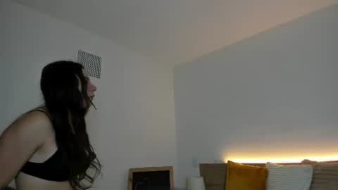 Snapshot of bella_sumers chatting on 06-24-26, 04:17 Bella online show from 06-24-26, 04:17