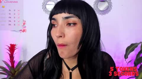 Snapshot of bella_thorne3 chatting on 01-13-25, 03:23 Bella online show from 01-13-25, 03:23