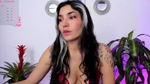 Snapshot of bella_thorne3 chatting on 02-02-25, 08:41 Bella online show from 02-02-25, 08:41