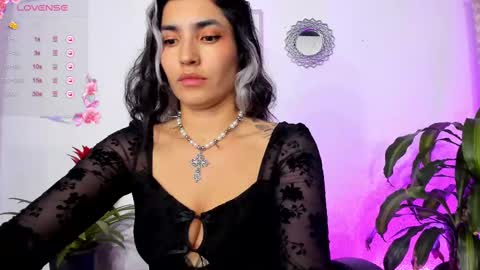 Snapshot of bella_thorne3 chatting on 02-22-25, 11:03 Bella online show from 02-22-25, 11:03