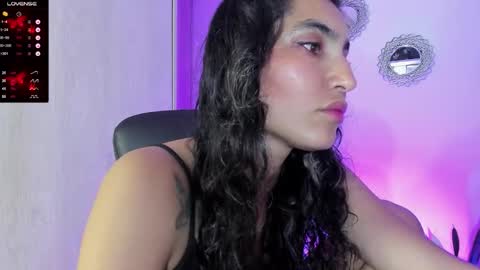 Snapshot of bella_thorne3 chatting on 11-19-25, 11:16 Bella online show from 11-19-25, 11:16