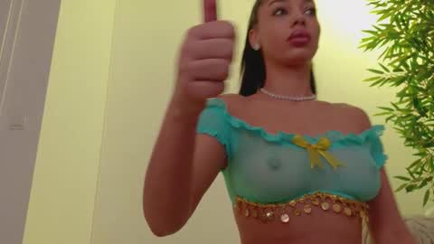 Snapshot of bella_vixen_ chatting on 02-08-26, 06:33 Bella online show from 02-08-26, 06:33