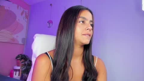 Snapshot of bella_walker_ chatting on 09-12-25, 08:09 BELLA online show from 09-12-25, 08:09