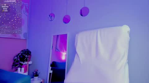 Snapshot of bella_walker_ chatting on 10-01-25, 08:15 BELLA online show from 10-01-25, 08:15