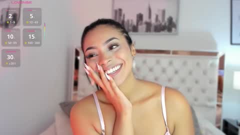 Snapshot of bellaa__jones chatting on 02-06-26, 12:52 Bella online show from 02-06-26, 12:52