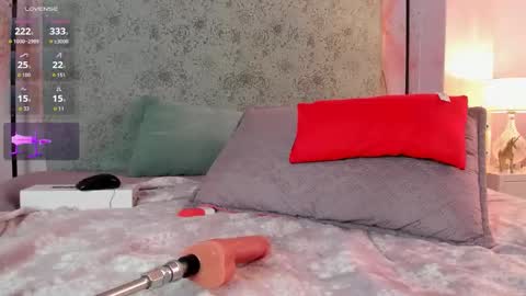 Snapshot of bellaa_becca chatting on 12-20-25, 05:09 Bella Becca online show from 12-20-25, 05:09