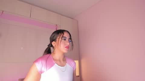 Snapshot of bellabroocks chatting on 04-25-26, 08:06 Bella online show from 04-25-26, 08:06
