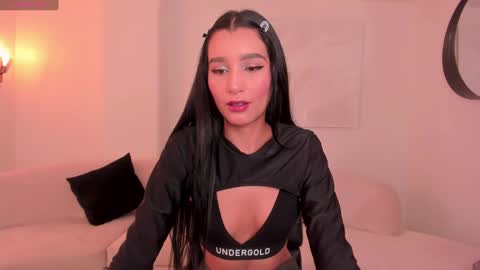 Snapshot of bellacarteer_ chatting on 01-22-25, 11:34 Bella C online show from 01-22-25, 11:34