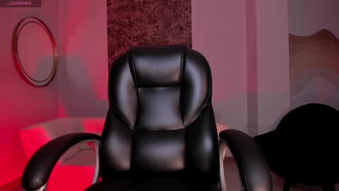Snapshot of bellacarteer_ chatting on 09-18-25, 11:34 Bella C online show from 09-18-25, 11:34