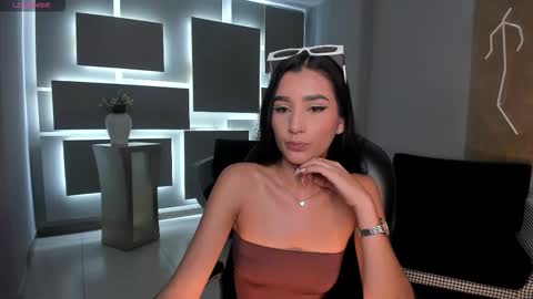 Snapshot of bellacarteer_ chatting on 10-14-25, 11:44 Bella C online show from 10-14-25, 11:44