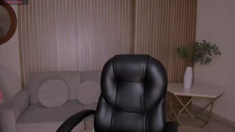 Snapshot of bellacarteer_ chatting on 05-15-26, 08:27 Bella C online show from 05-15-26, 08:27