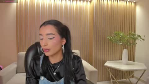 Snapshot of bellacarteer_ chatting on 05-28-26, 08:28 Bella C online show from 05-28-26, 08:28