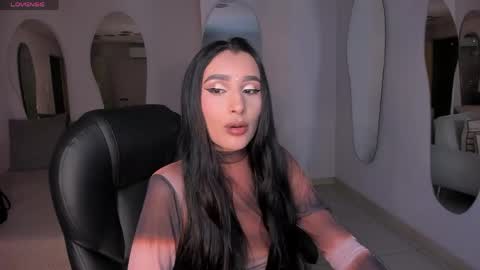 Snapshot of bellacarteer_ chatting on 05-29-26, 07:23 Bella C online show from 05-29-26, 07:23