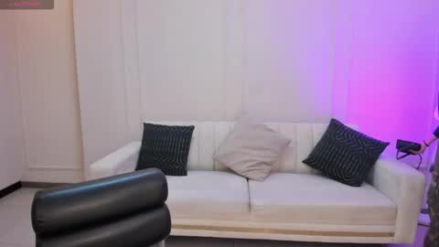 Snapshot of bellaconnor_ chatting on 02-10-26, 04:05 Bella online show from 02-10-26, 04:05