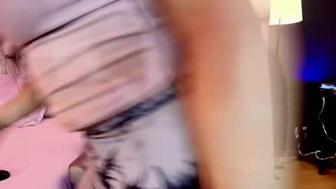 Snapshot of bellafernandez chatting on 05-18-26, 01:17 Bella online show from 05-18-26, 01:17