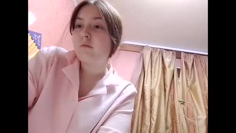 Snapshot of bellahadid8 chatting on 11-20-25, 07:46 Charming Hamster online show from 11-20-25, 07:46