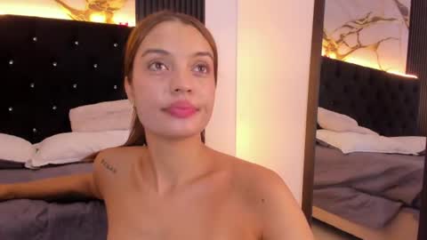 Snapshot of bellahot_387 chatting on 06-26-26, 01:37 BELLA online show from 06-26-26, 01:37